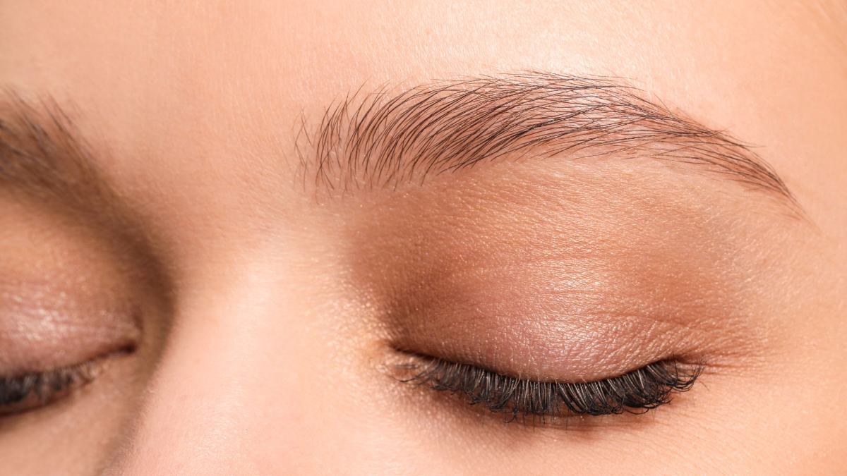¿Qué beneficios aporta el aloe vera en las cejas?